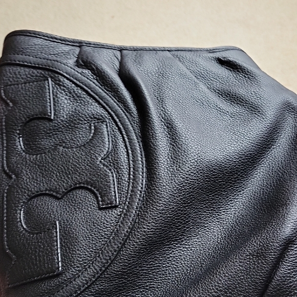 Tory Burch Black Leather Strap with Gold Accent - Picture 6 of 7